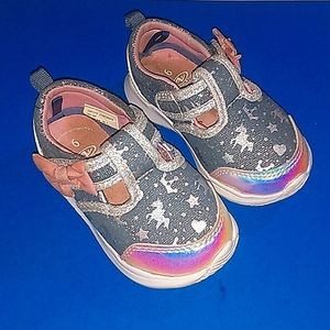 Girls sneakers size 6 toddlers like new